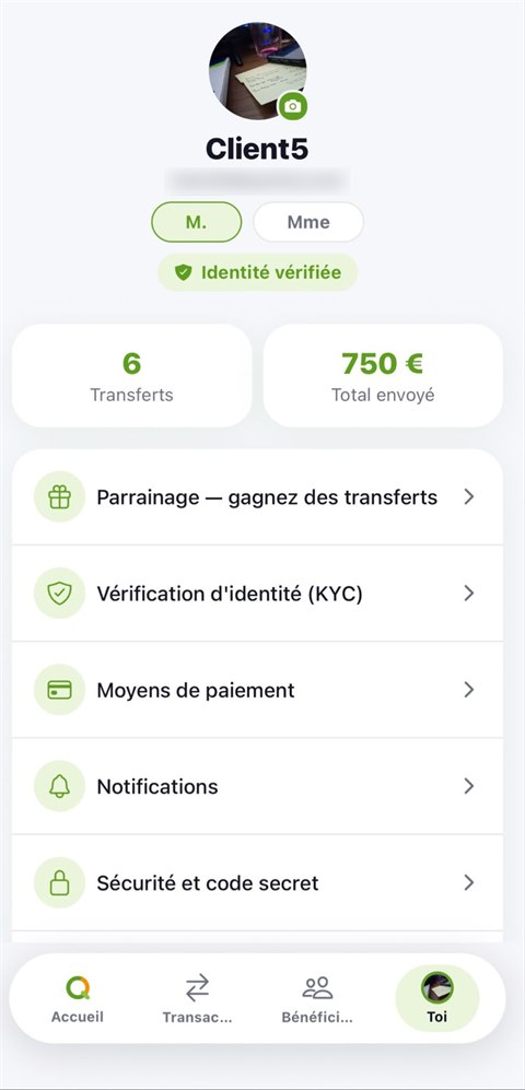 Écran Profil de l’application Quickly Money : identité vérifiée, nombre de transferts et total envoyé